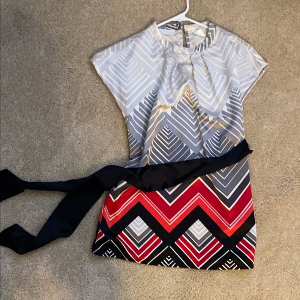 Red and back tank with bow